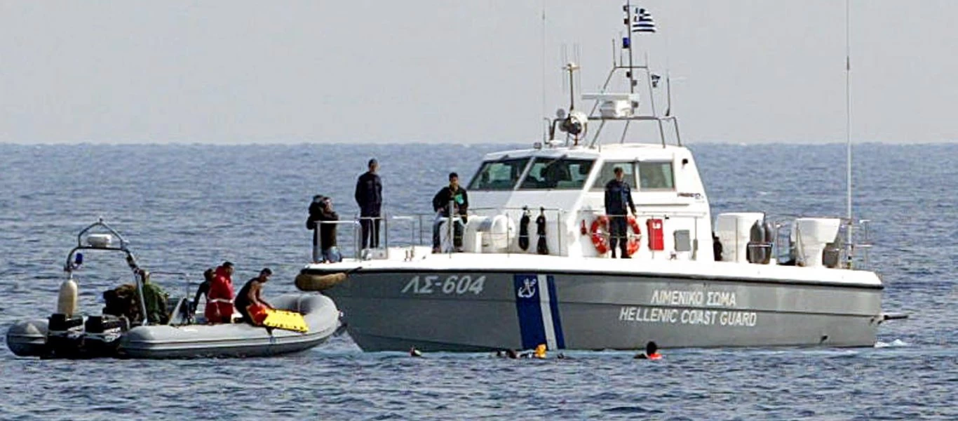 Η Ελλάδα στις συμπληγάδες ΕΕ-Τουρκίας: «Διέσωσε» 45 μετανάστες για να μην «γκριζάρει» τη ζώνη έρευνας & διάσωσης